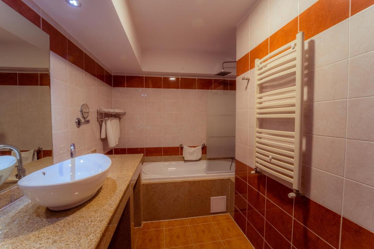 Hotel Perla Slănic-Moldova Εξωτερικό φωτογραφία