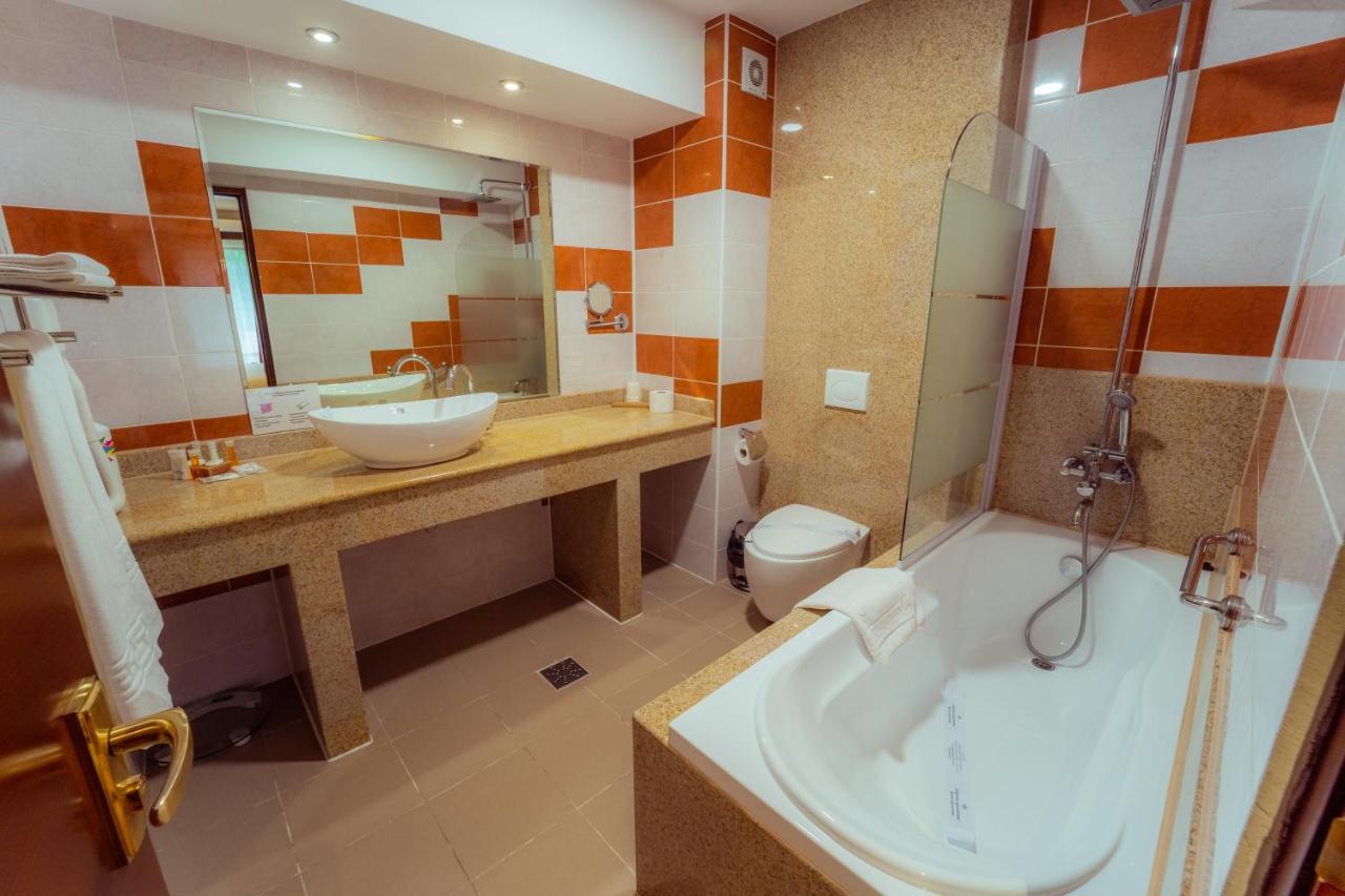 Hotel Perla Slănic-Moldova Εξωτερικό φωτογραφία